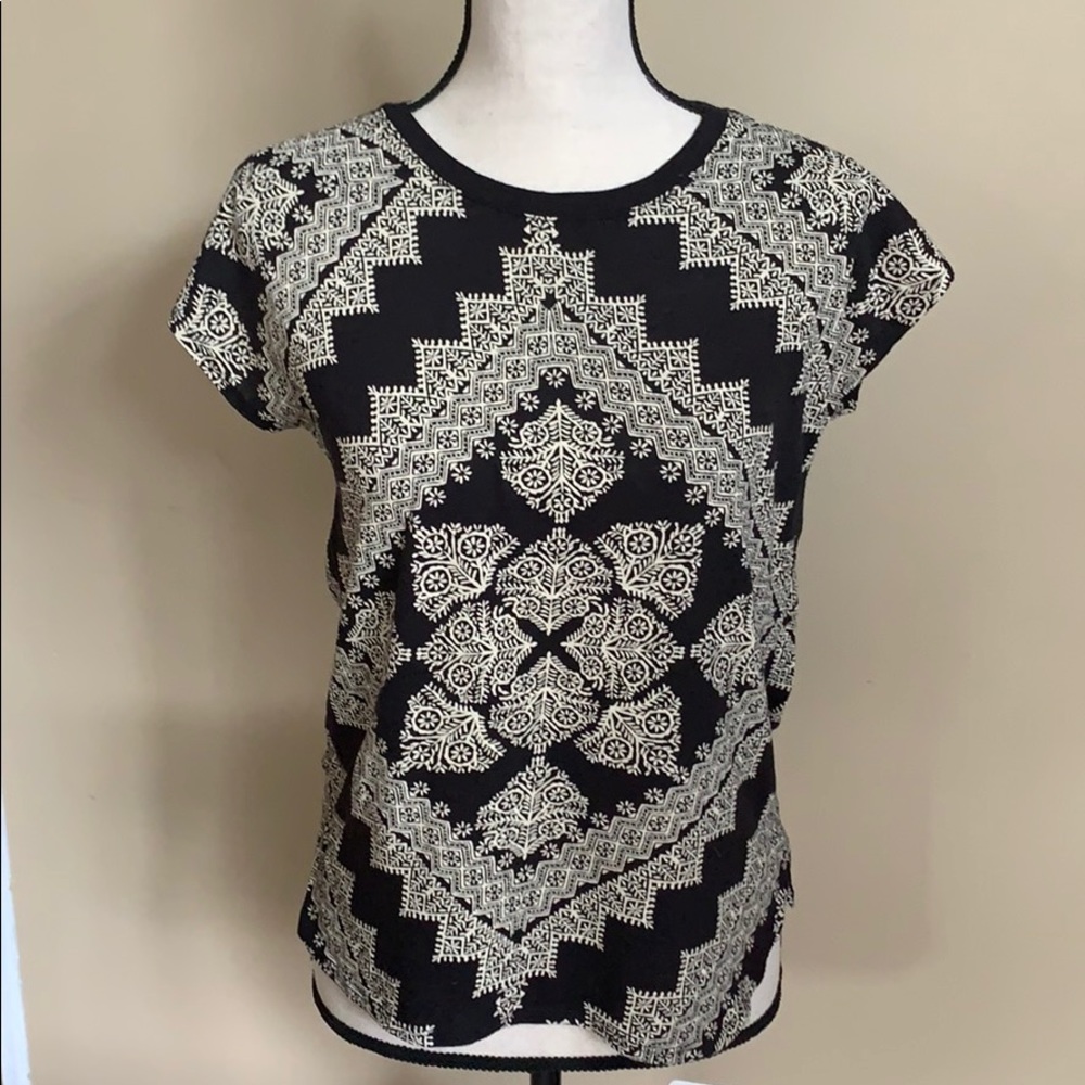 4/$20 Lucky Brand Tee XS